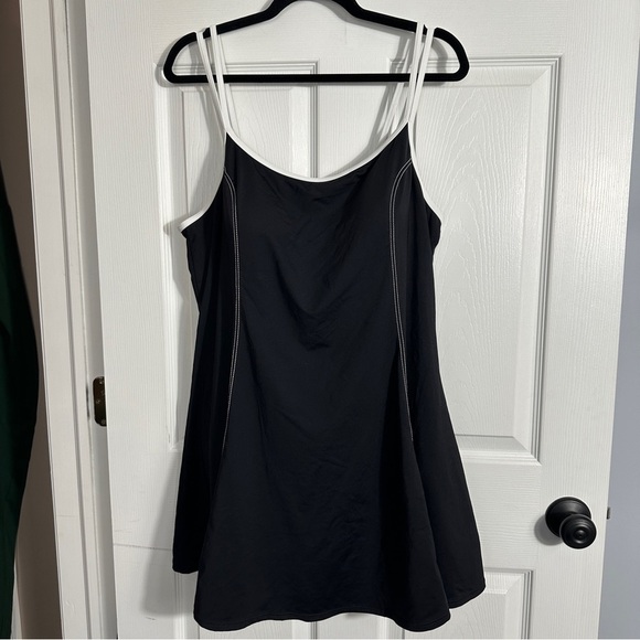 Magisculpt swim dress, size‎ 20, shelf bra with cups, black/white, pool, beach - Picture 1 of 8